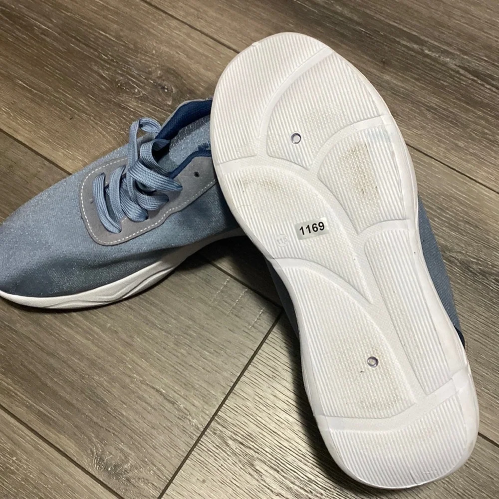 NWT! Hind Blue Sneakers‎